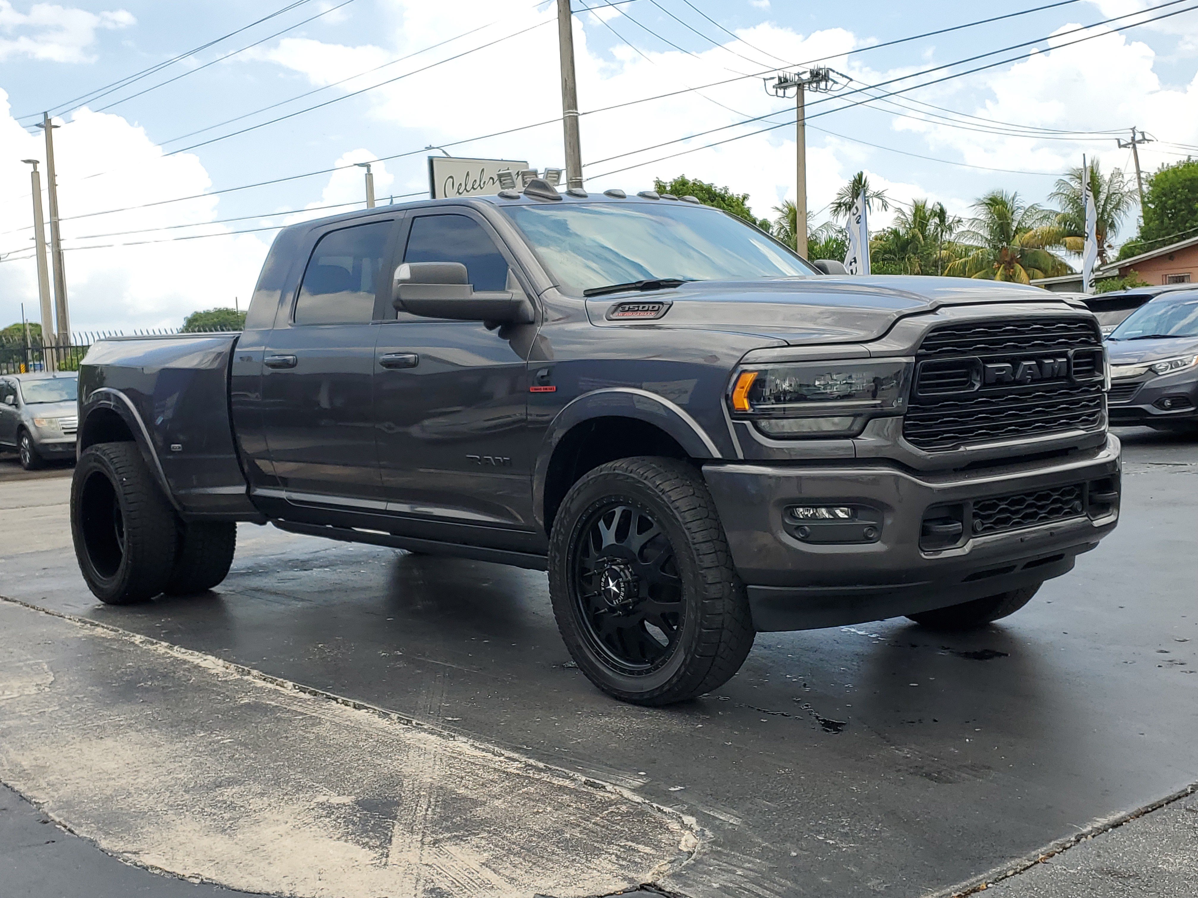 Used 2022 RAM 3500 Limited w/ Max Tow Package AWD/4WD image 5