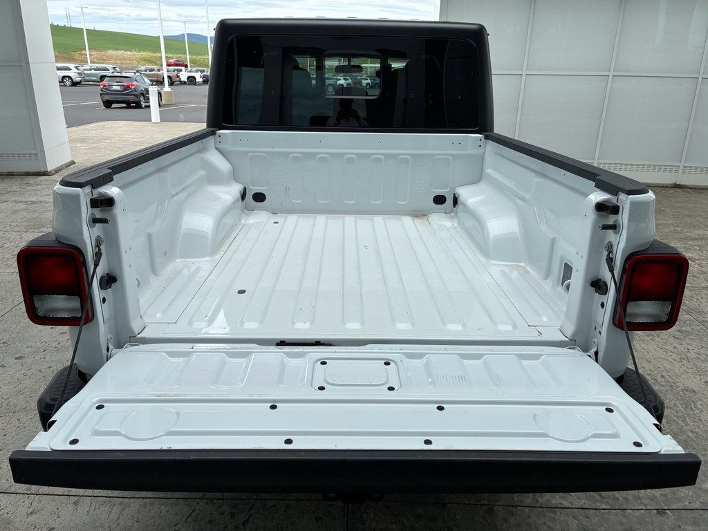 Used 2023 Jeep Gladiator Sport AWD/4WD image 6