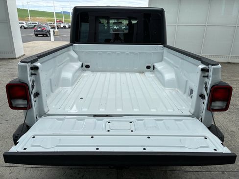 Used 2023 Jeep Gladiator Sport AWD/4WD image 6