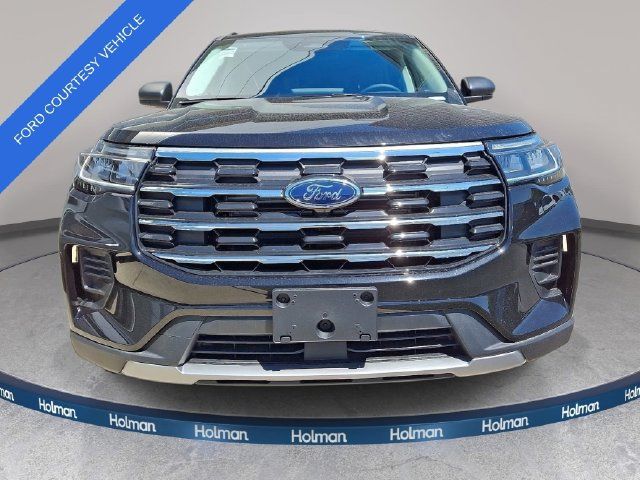 Used 2026 Ford Explorer Active AWD/4WD image 2