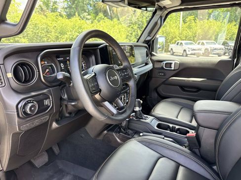 Used 2024 Jeep Wrangler Unlimited Rubicon 392 AWD/4WD image 21