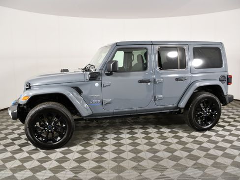 Used 2024 Jeep Wrangler Unlimited Sahara AWD/4WD image 9
