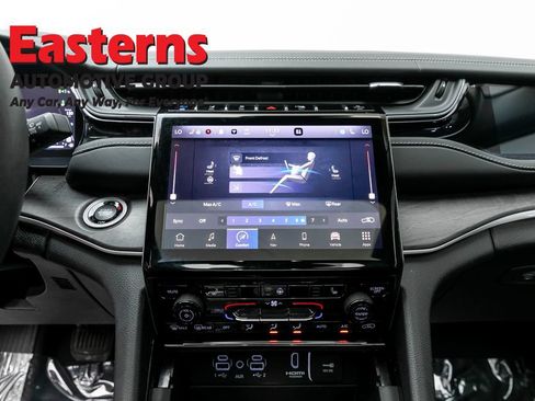 Used 2022 Jeep Grand Cherokee Limited 4xe AWD/4WD image 12