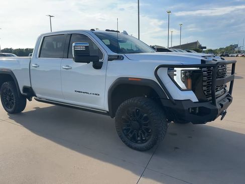 Used 2025 GMC Sierra 2500 Denali Ultimate AWD/4WD image 3
