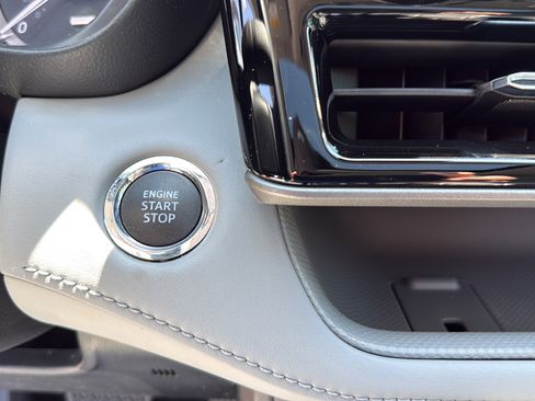 Used 2022 Toyota Highlander XLE FWD image 29