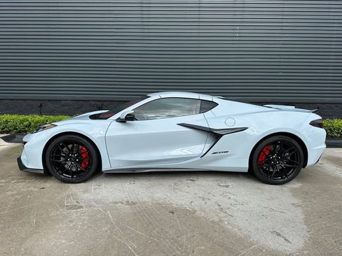 Used 2023 Chevrolet Corvette Z06 image 2