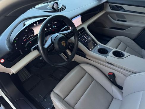 Used 2021 Porsche Taycan image 15