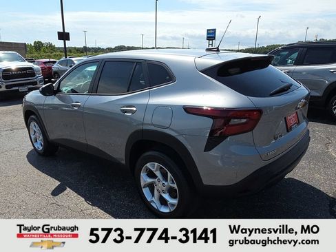 New 2026 Chevrolet Trax LS w/ LS Convenience Package FWD image 6