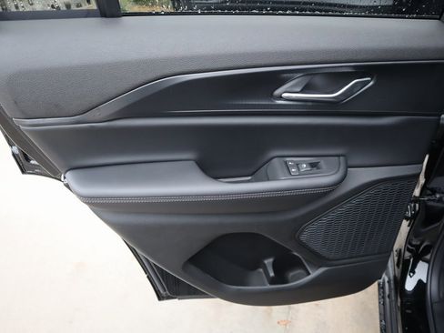 New 2025 Jeep Grand Cherokee Altitude image 17