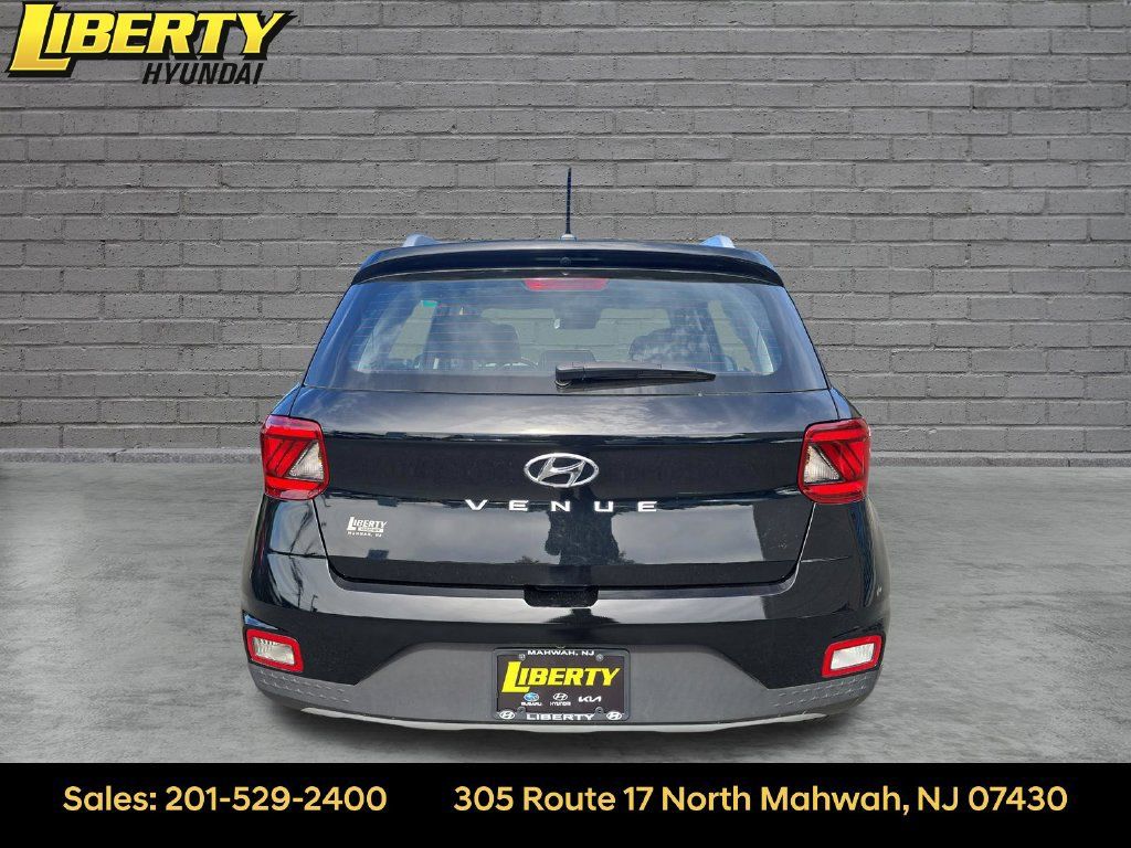 Certified 2023 Hyundai Venue SEL w/ Cargo Package FWD image 4