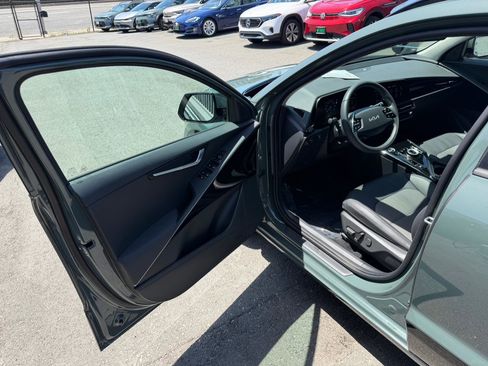 Used 2024 Kia Niro Wind FWD image 9