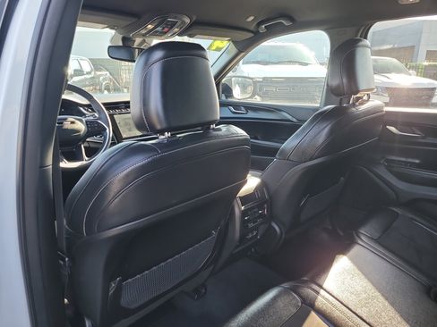 Used 2024 Jeep Grand Cherokee Altitude RWD image 12