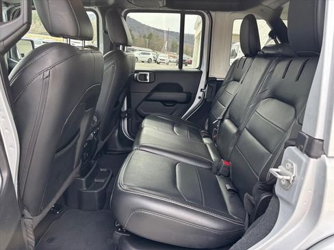 Used 2022 Jeep Wrangler Unlimited Sahara image 10