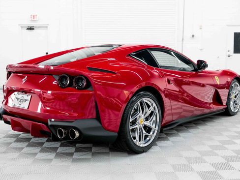 Used 2018 Ferrari 812 Superfast RWD image 8