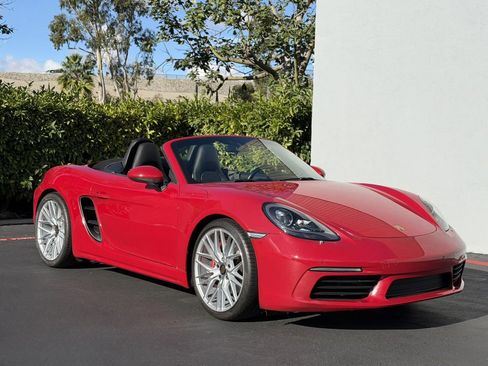 Used 2018 Porsche 718 Boxster S image 2