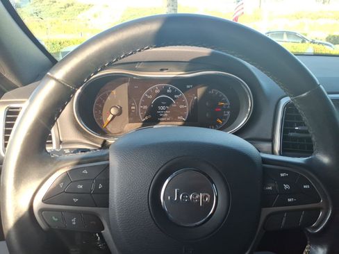 Used 2020 Jeep Grand Cherokee Laredo RWD image 18