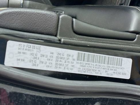 Used 2017 Jeep Grand Cherokee Limited image 37