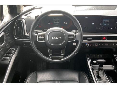 Used 2024 Kia Sorento S w/ Panoramic Sunroof Package FWD image 5
