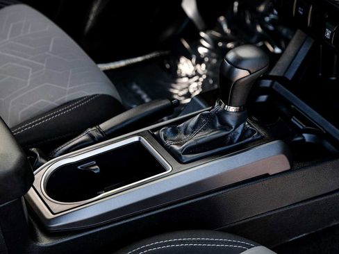 Used 2021 Toyota Tacoma TRD Off-Road image 23