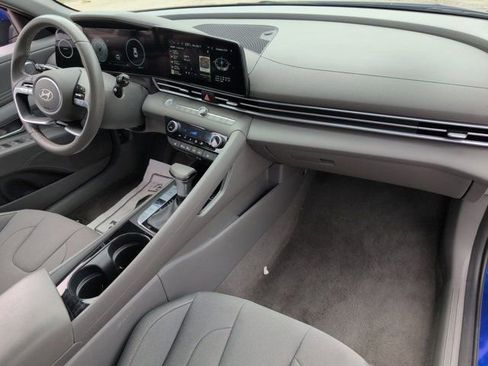 Used 2025 Hyundai Elantra SEL FWD image 31