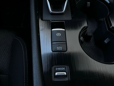 Used 2025 Nissan Rogue SV image 23