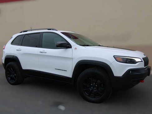 Used 2019 Jeep Cherokee Trailhawk image 8