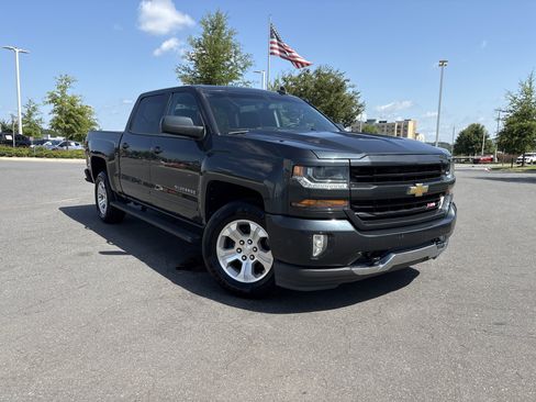 Used 2018 Chevrolet Silverado 1500 LT w/ All Star Edition AWD/4WD image 2