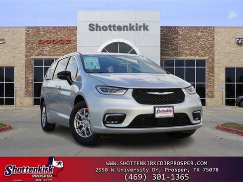 New 2026 Chrysler Pacifica Select image 1