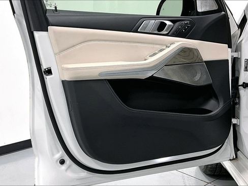 Used 2020 BMW X7 M50i image 21