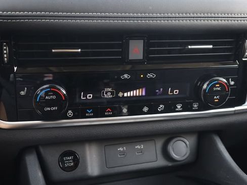 Certified 2025 Nissan Rogue SL w/ Tech Package AWD/4WD image 19