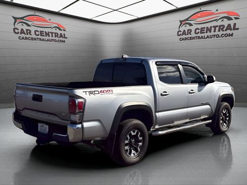 Used 2022 Toyota Tacoma TRD Off-Road image 6