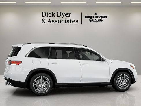 Used 2025 Mercedes-Benz GLS 450 4MATIC image 8
