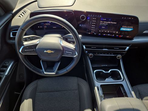 Used 2024 Chevrolet Traverse LT AWD/4WD image 14