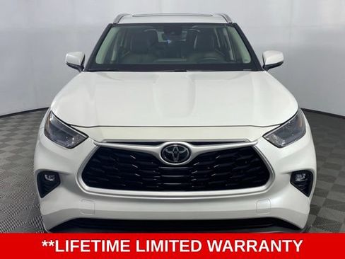 Used 2025 Toyota Highlander XLE AWD/4WD image 3