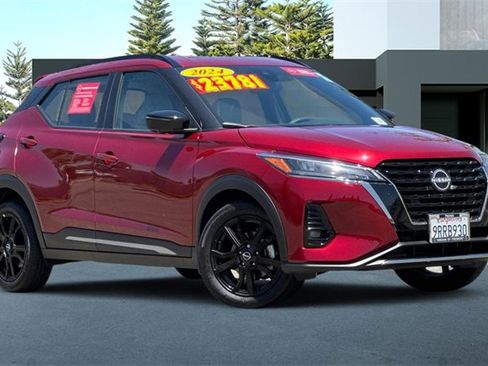 Used 2024 Nissan Kicks SR w/ SR Premium Package image 2