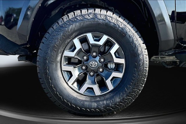 Used 2023 Toyota Tacoma TRD Off-Road AWD/4WD image 32