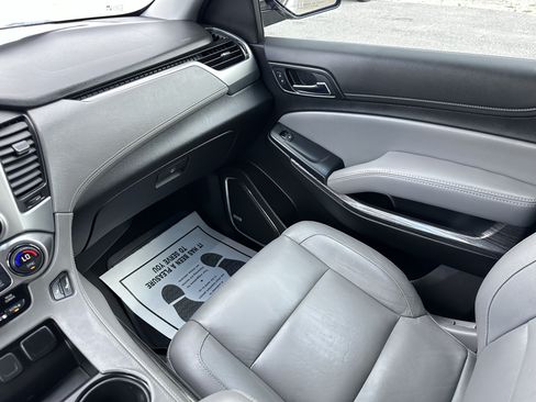 Certified 2019 Chevrolet Suburban LT RWD image 15