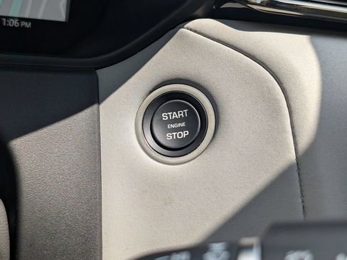 Used 2025 Land Rover Range Rover Velar S AWD/4WD image 13