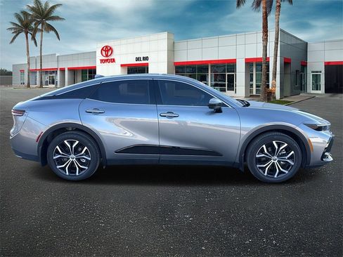 Used 2023 Toyota Crown Limited image 2