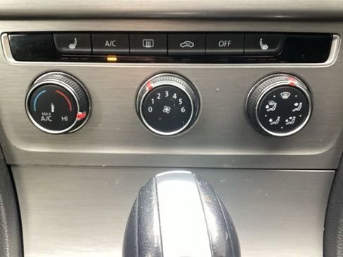 Used 2016 Volkswagen Golf SE w/ Lighting Package image 23