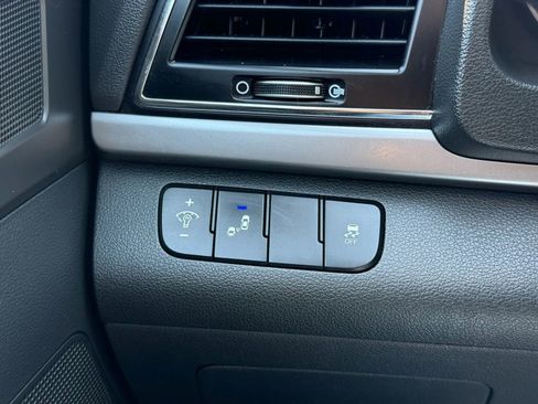 Used 2017 Hyundai Elantra Value Edition FWD image 20