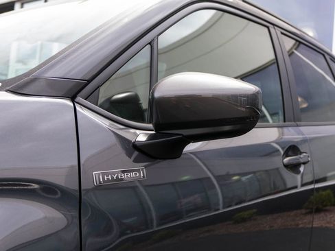 Used 2025 Subaru Forester Premium AWD/4WD image 11