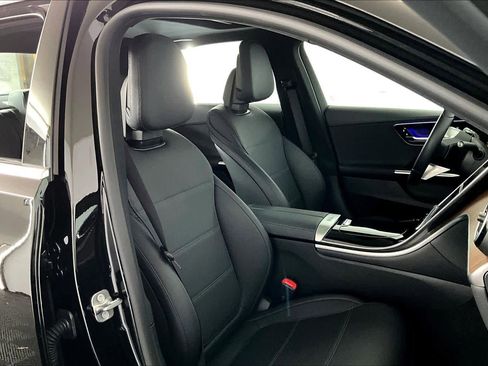 Used 2025 Mercedes-Benz C 300 4MATIC Sedan image 7