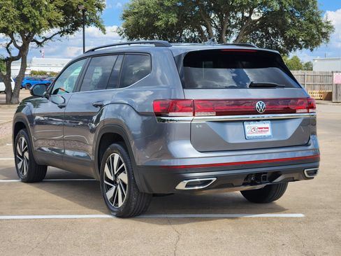 Used 2025 Volkswagen Atlas SE FWD image 4