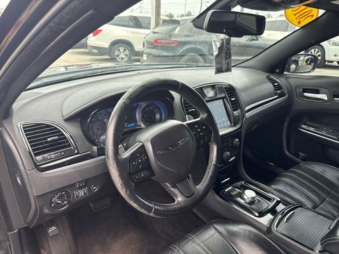 Used 2018 Chrysler 300 S RWD image 8