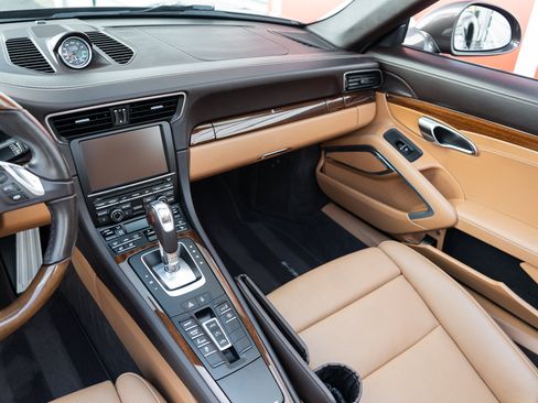 Used 2015 Porsche 911 Turbo S w/ High-end Infotainment Package AWD/4WD image 17