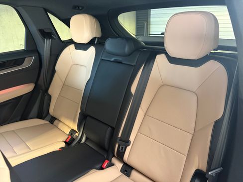 Certified 2026 Porsche Cayenne AWD/4WD image 33
