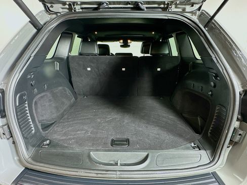 Used 2020 Jeep Grand Cherokee Altitude image 25