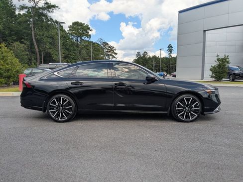 Used 2025 Honda Accord Touring image 3