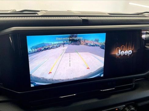 Used 2024 Jeep Wrangler Unlimited Rubicon AWD/4WD image 23